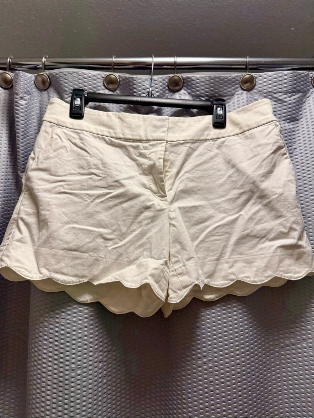 NWOT Unique White Shorts with Scalloped Hem, Sz 8